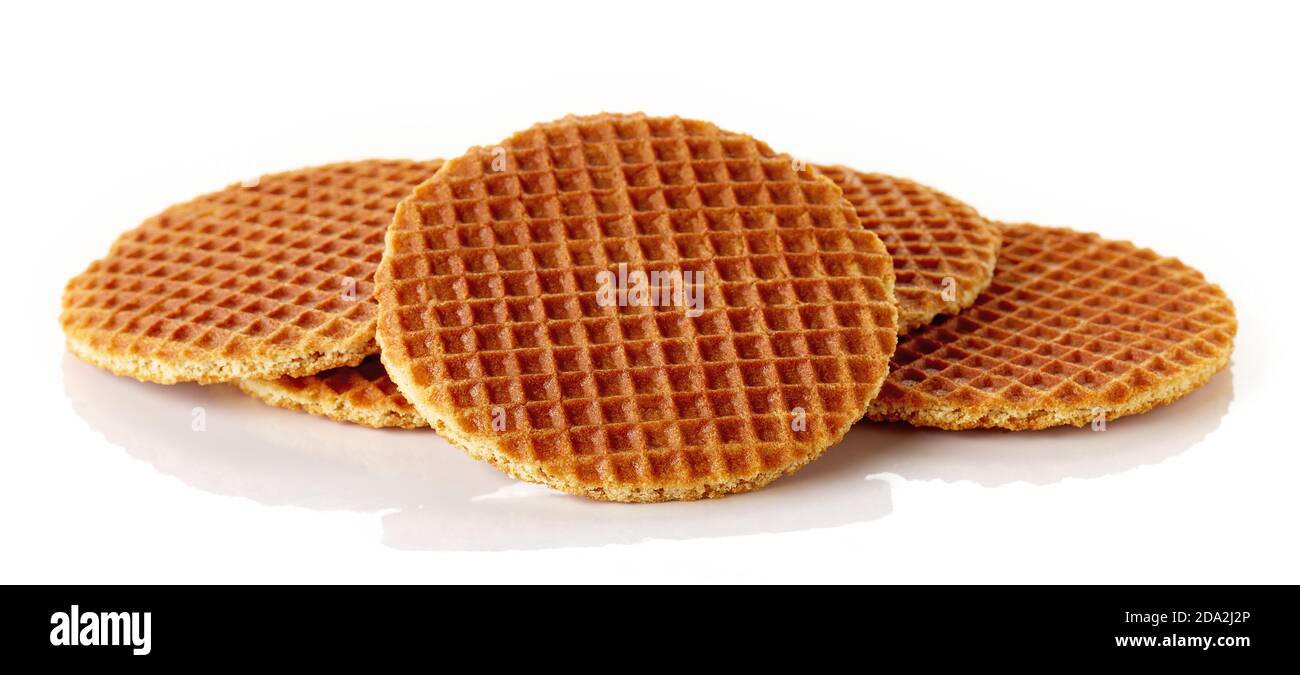 Tas de stropwafels hollandais avec caramel et miel isolés arrière-plan blanc Banque D'Images