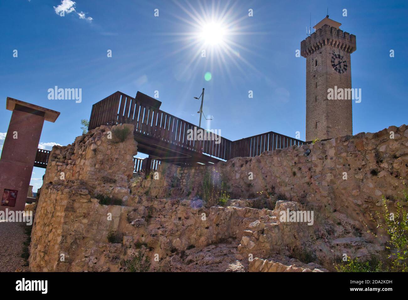 Horloge, tour et point de vue de Mangana dans la partie supérieure de la ville de Cuenca Banque D'Images