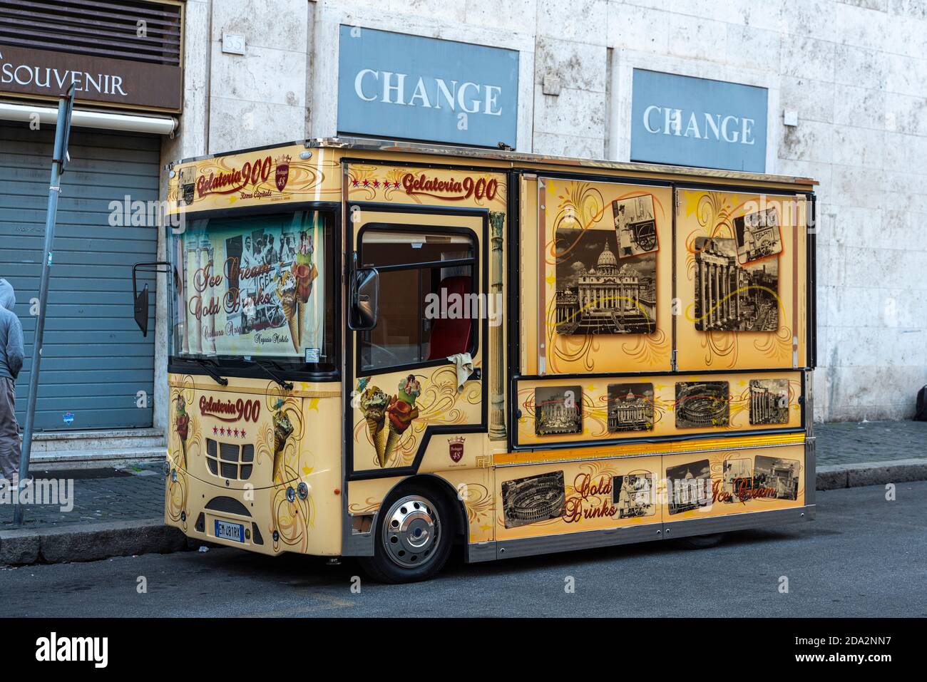 Camion alimentaire dans une rue de Rome. Rome, Italie, Europe Banque D'Images