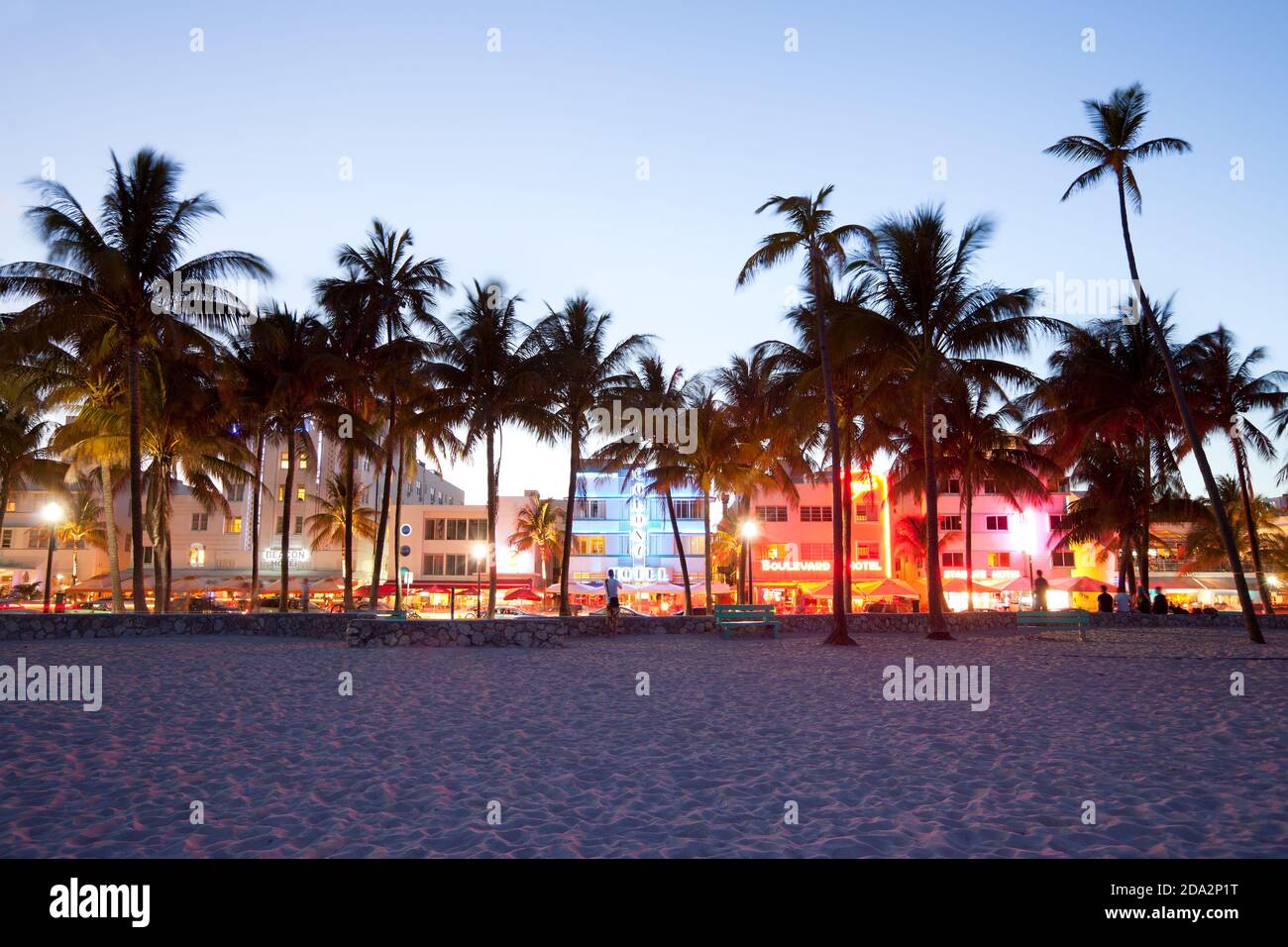 Miami, Floride, États-Unis - Hôtels, bars, restaurants et vie nocturne à Ocean Drive à South Beach. Banque D'Images