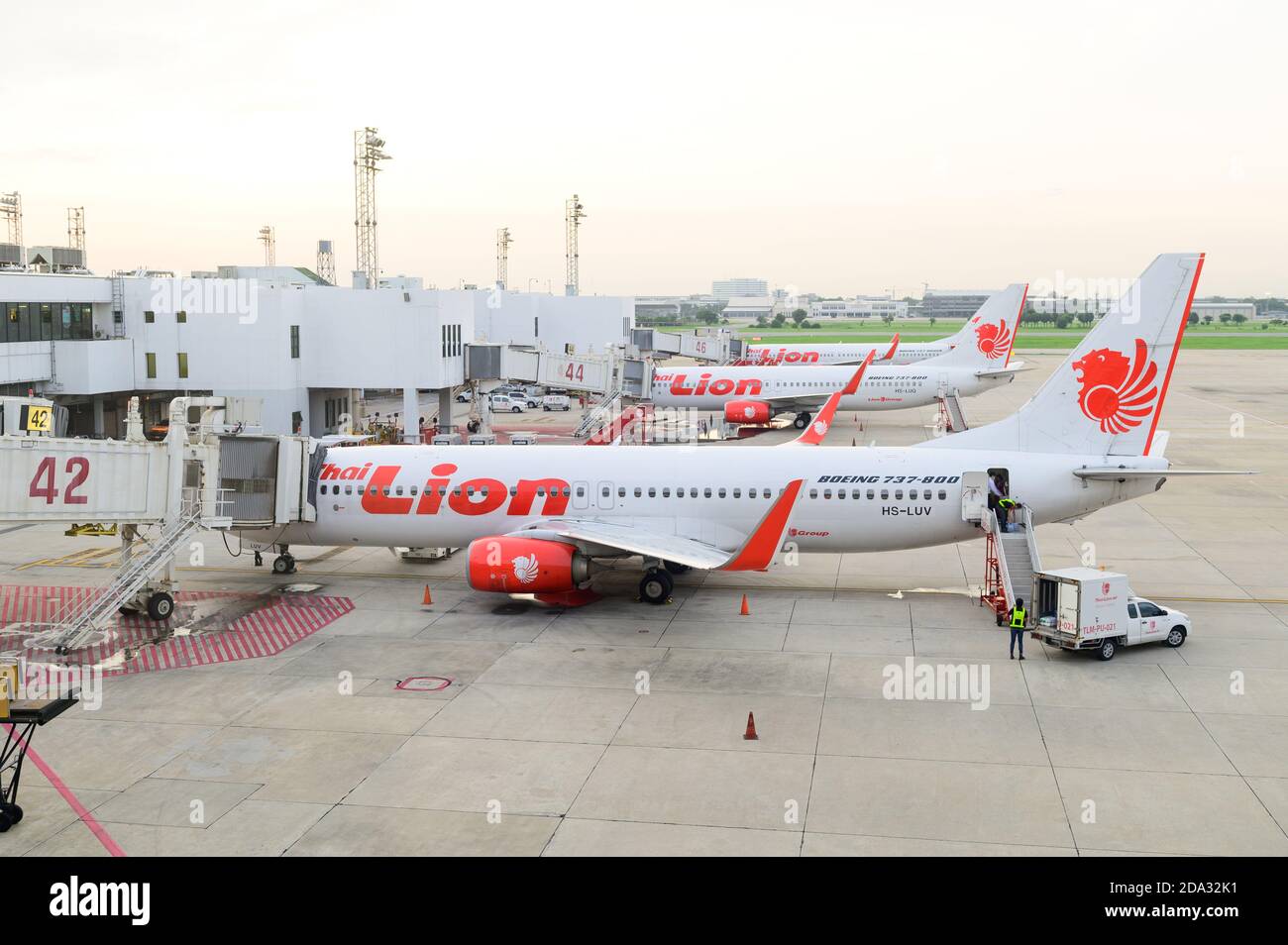 Groupe de Thai Lion air parking d'avion à Don Mueang aéroport Banque D'Images