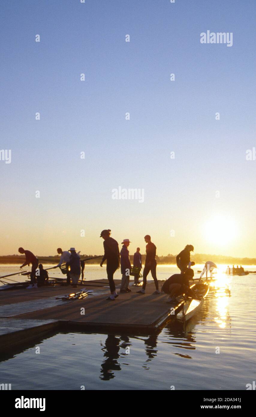 Sydney. AUSTRALIE. Régate olympique d'été 2000, Penrith. NSW. Lever du soleil au Sydney International Regatta Centre (SIRC), alors que les équipages s'embarque pour y commencer des séances d'entraînement. © Pete Spurrier, Banque D'Images