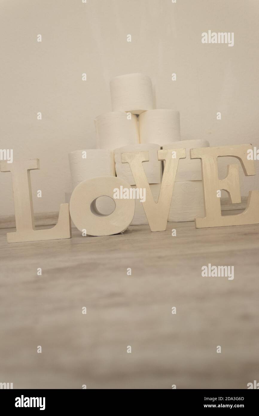 Gros plan de papier toilette empilé. Banque D'Images