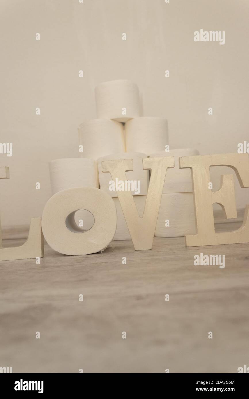 Gros plan de papier toilette empilé. Banque D'Images