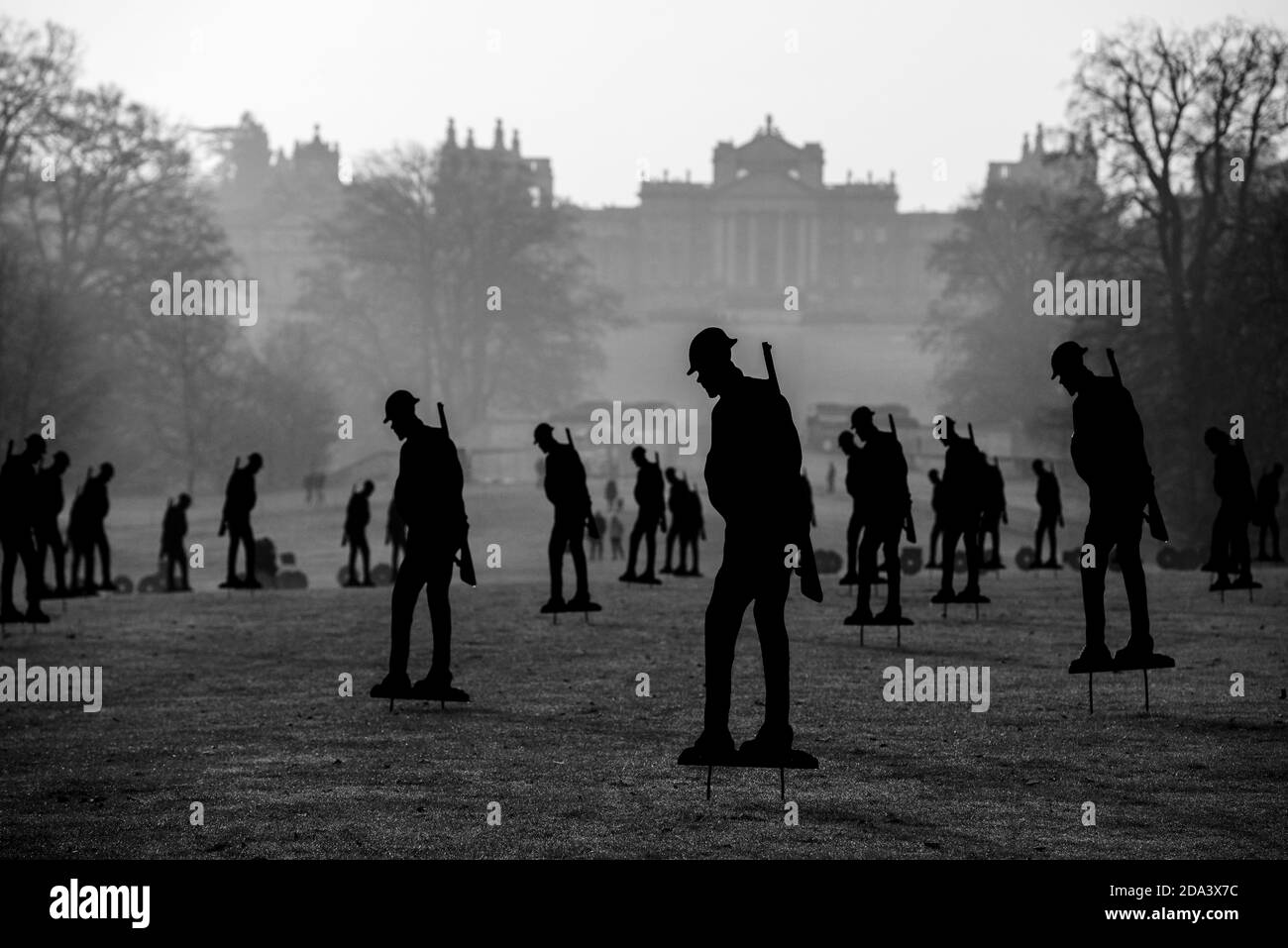 Installation de Giants Art au palais de Blenheim Banque D'Images