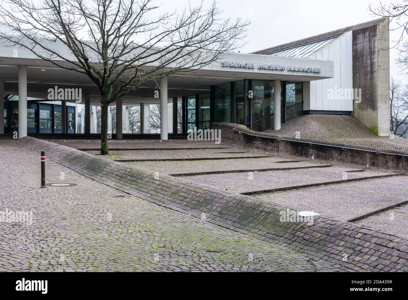 Hanovre, Allemagne – 26 janvier 2018. Musée Sprengel, musée d'art moderne, à Hanovre. Vue extérieure en hiver. Banque D'Images