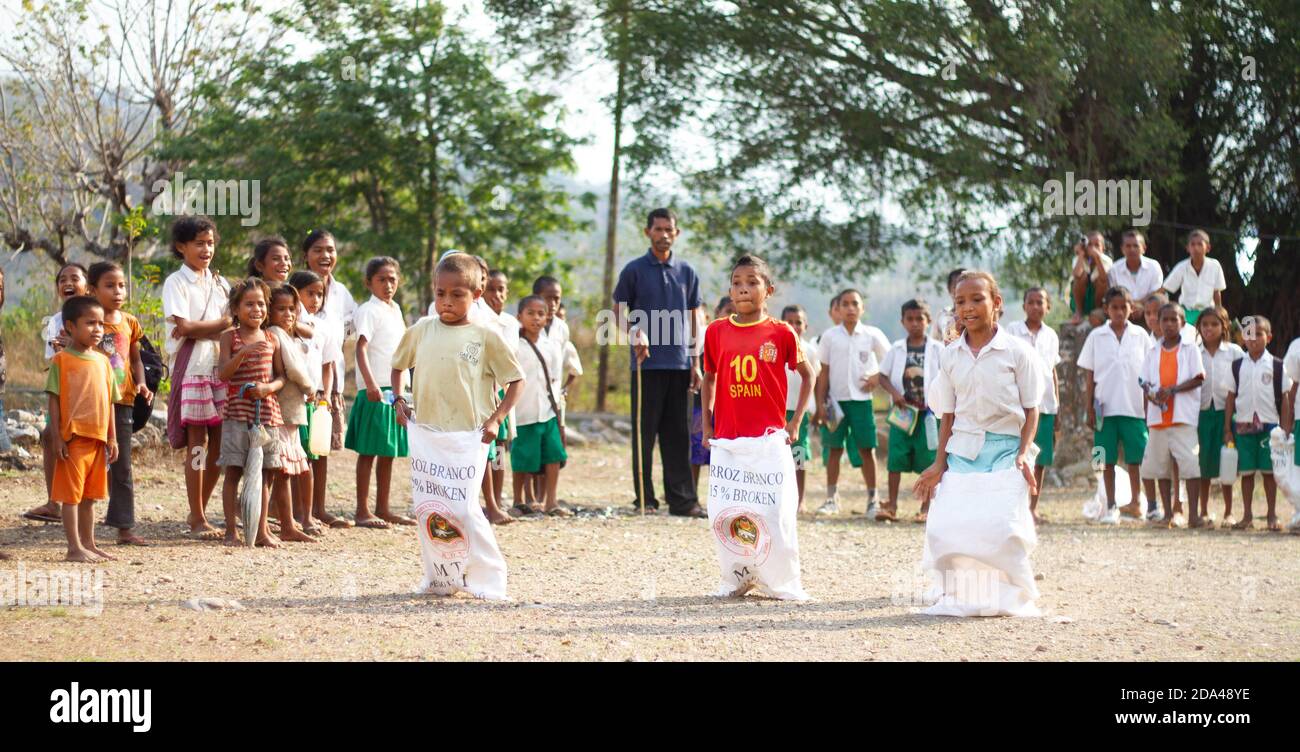 Les enfants faisaient des jeux pour célébrer l'indépendance du Timor oriental Banque D'Images