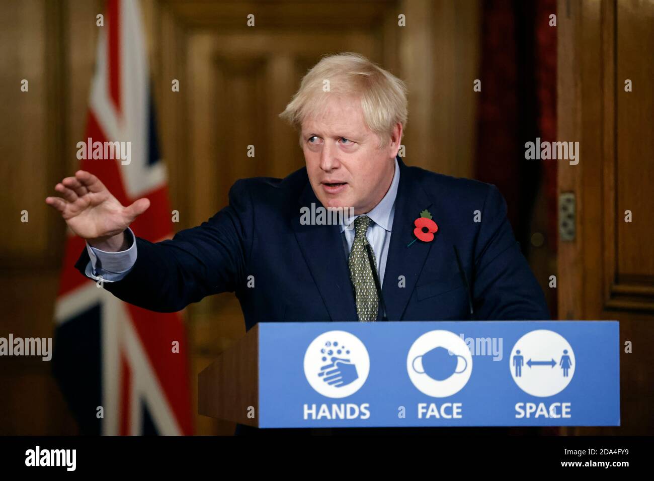 Le Premier ministre Boris Johnson lors d'une réunion d'information à Downing Street, Londres, sur le coronavirus (COVID-19). Banque D'Images