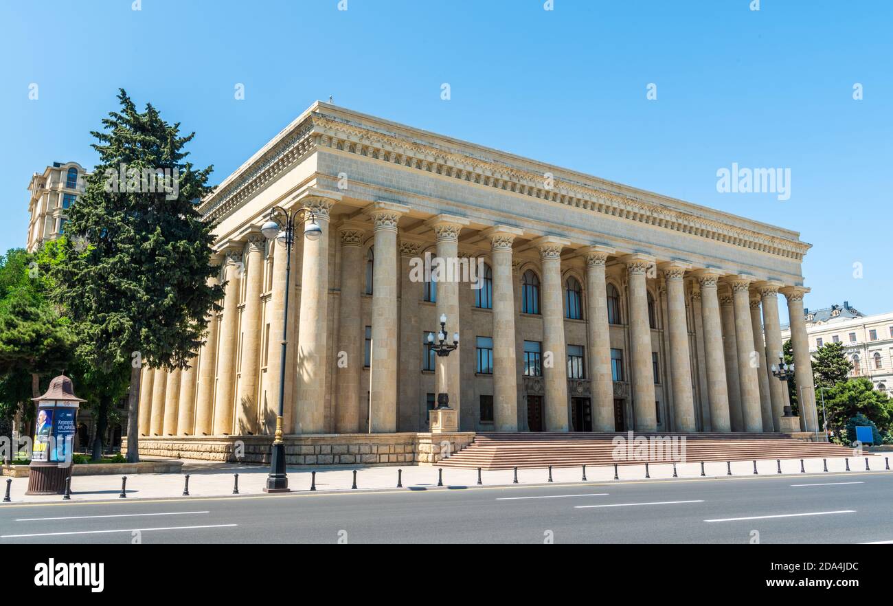 Bakou, Azerbaïdjan – 5 juillet 2020. Vue extérieure du centre des musées sur l'avenue Neftcheler à Bakou, anciennement le musée Lénine. Le bâtiment d Banque D'Images