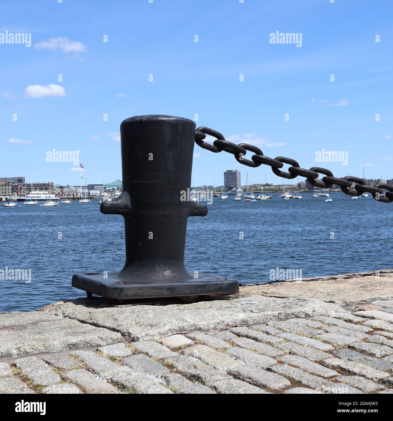 Poste d'amarrage le long de la Boston harborwalk Banque D'Images