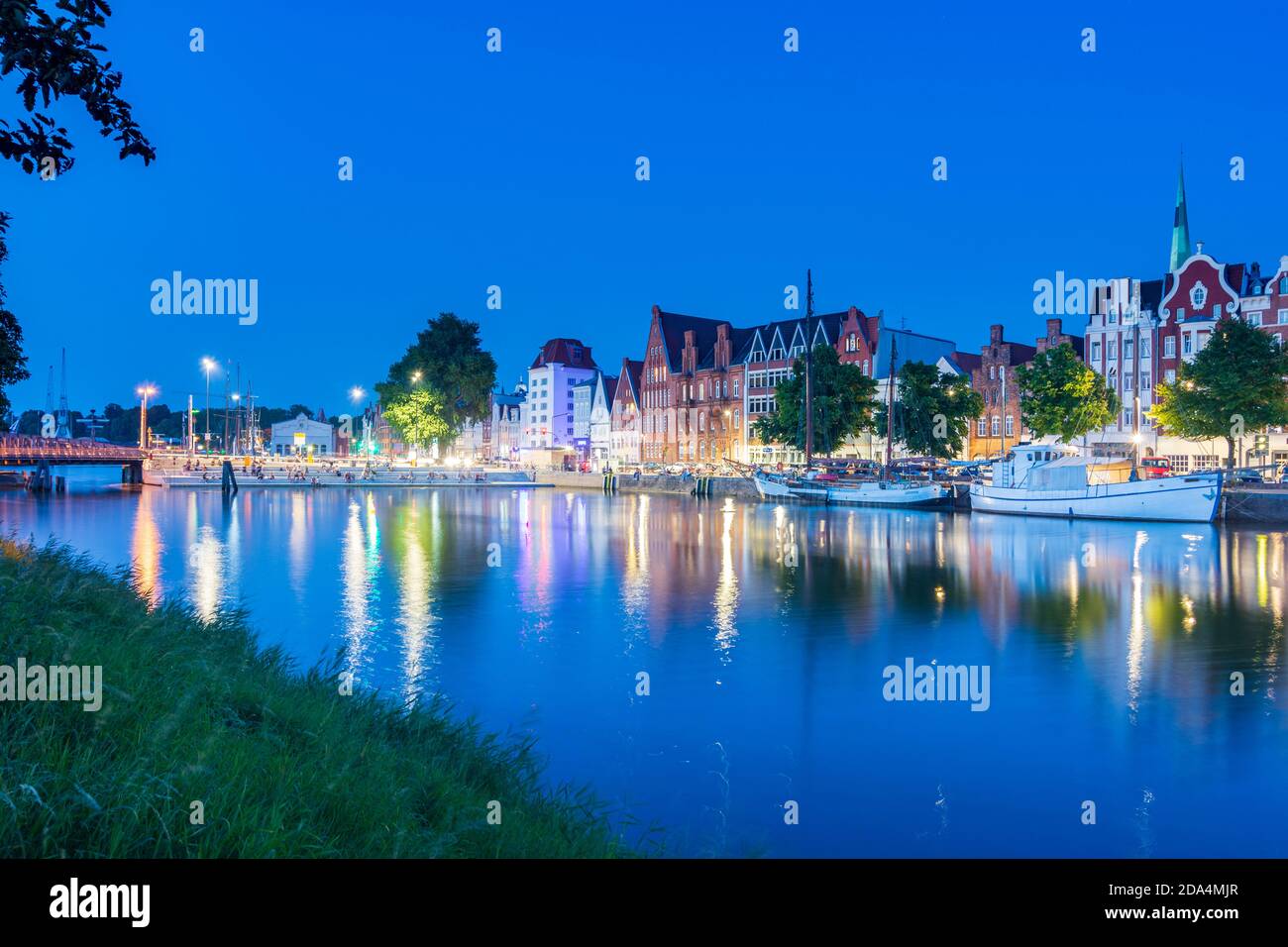 Lübeck: rivière Untertrave, port de musée à la banque Wenditzufer, Ostsee (mer Baltique), Schleswig-Holstein, Allemagne Banque D'Images