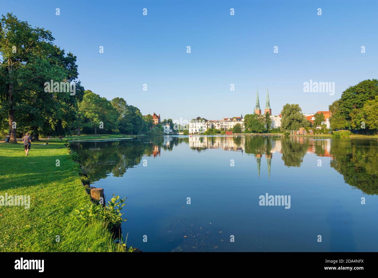 Lübeck : Cathédrale de Lübeck, bassin de Krähenteich, Ostsee (Mer Baltique), Schleswig-Holstein, Allemagne Banque D'Images