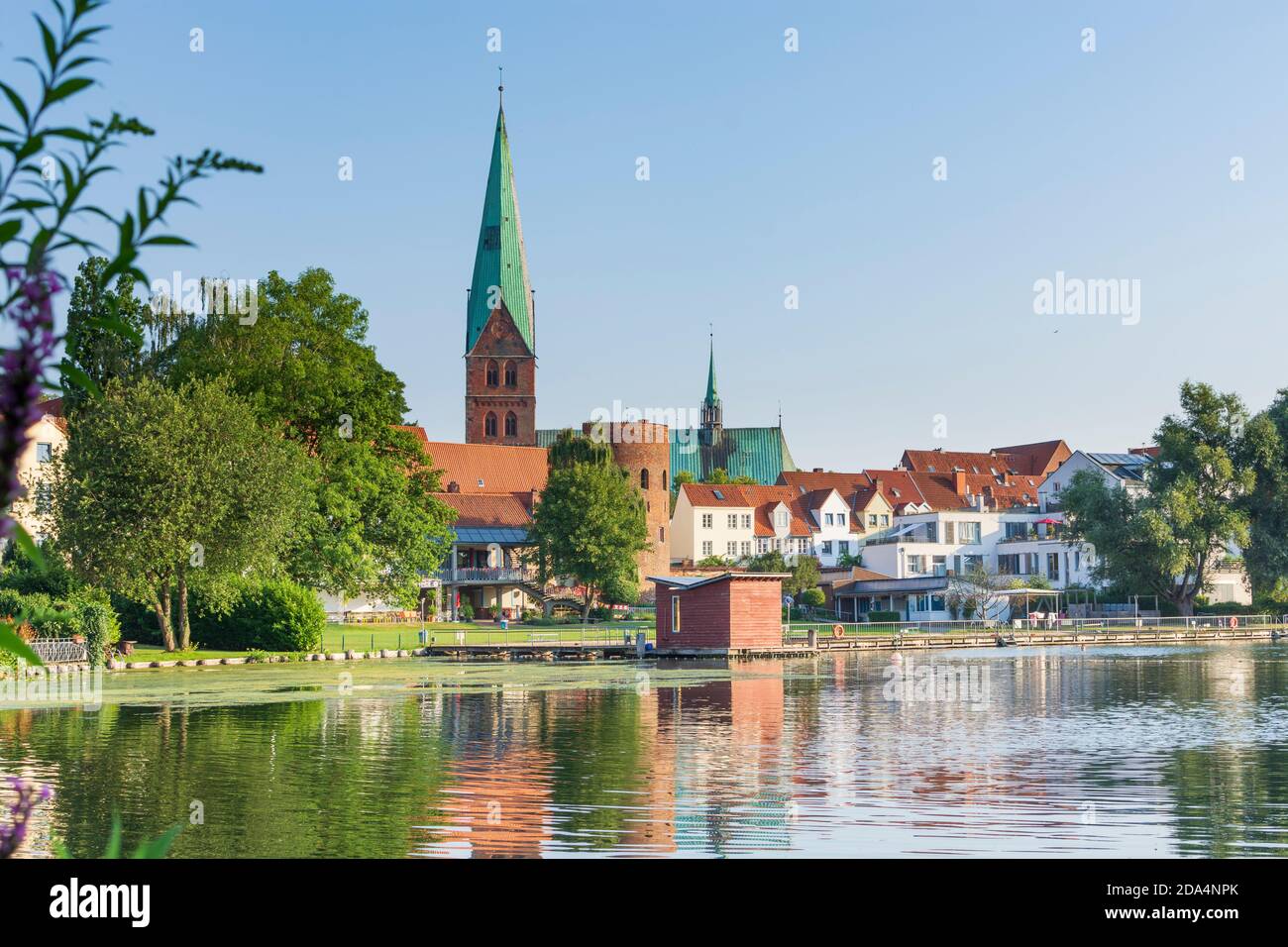 Lübeck : Cathédrale de Lübeck, bassin de Krähenteich, Ostsee (Mer Baltique), Schleswig-Holstein, Allemagne Banque D'Images