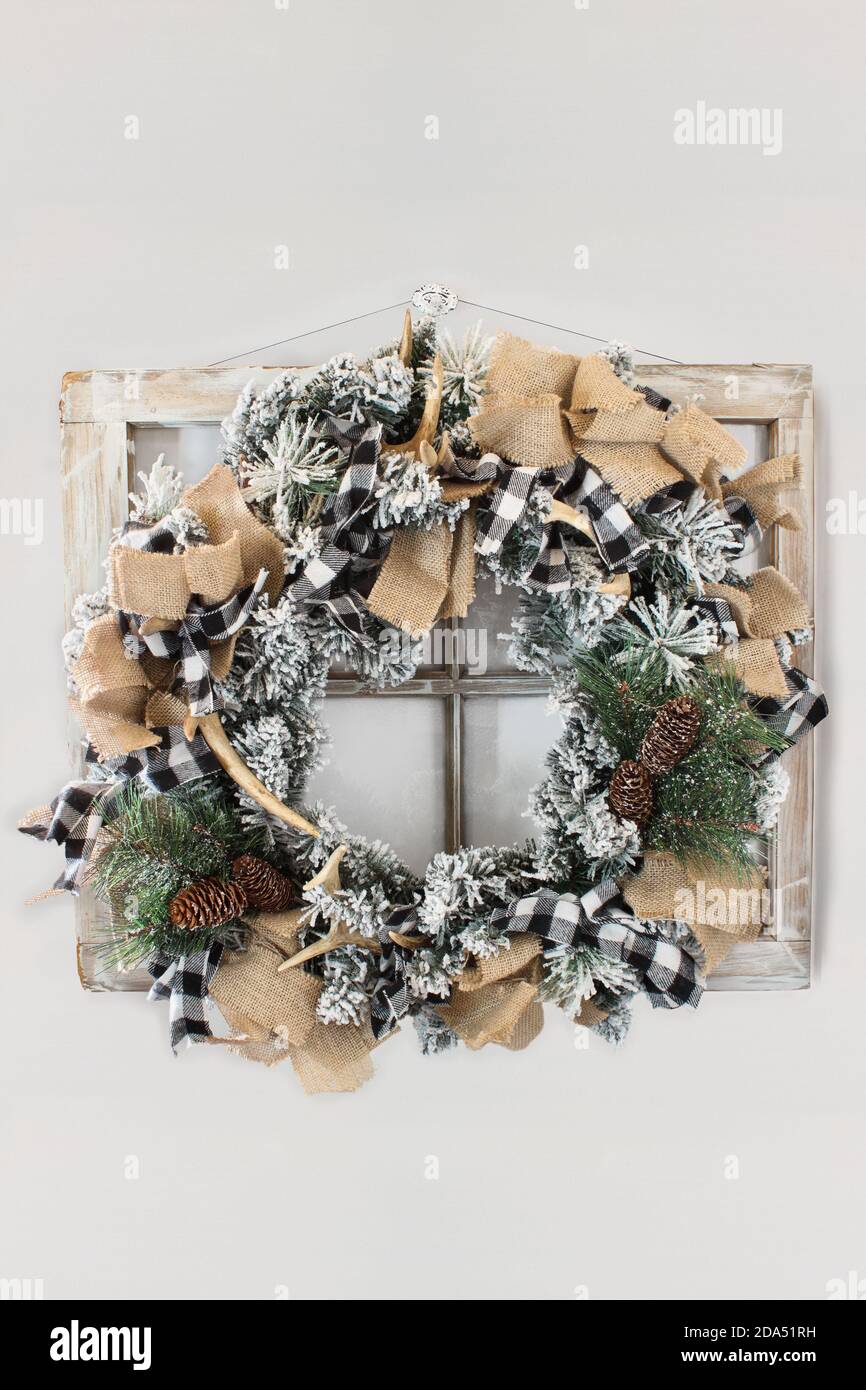 Couronne De Noël Artificielle En Polyéthylène - Diamètre 45 Cm - Réaliste, Résistante Intérieur/extérieur - Décoration Porte Ou Table