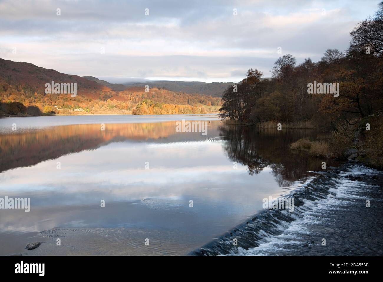 Weir à la sortie du lac Grasmere, dans le district du lac English Banque D'Images