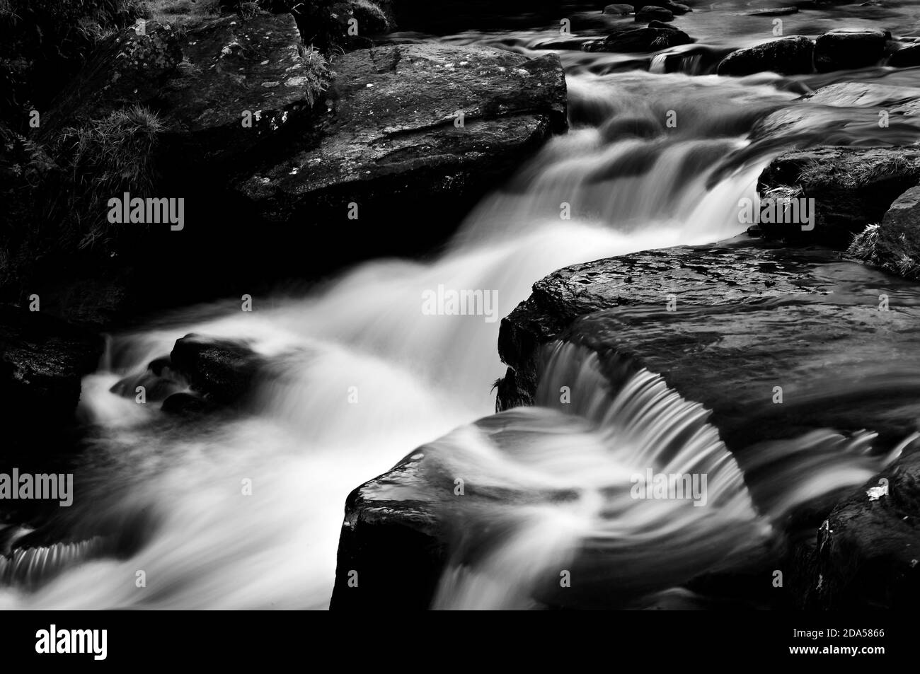 Les cascades de la rivière Dane à Three Shires Head, le Peak District, Derbyshire Banque D'Images