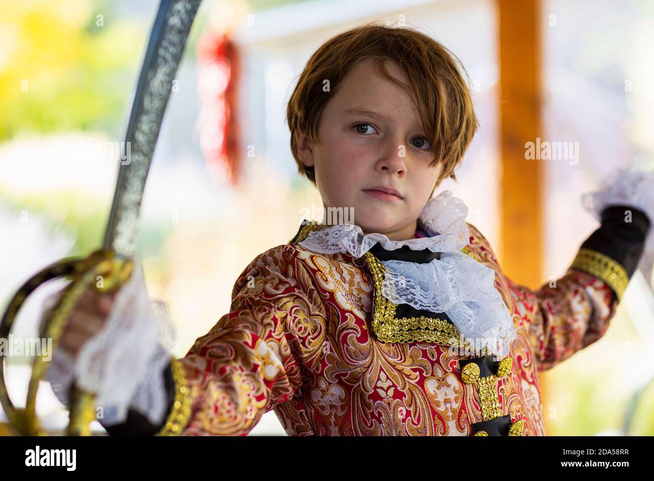 Jeune garçon habillé comme un pirate. Banque D'Images