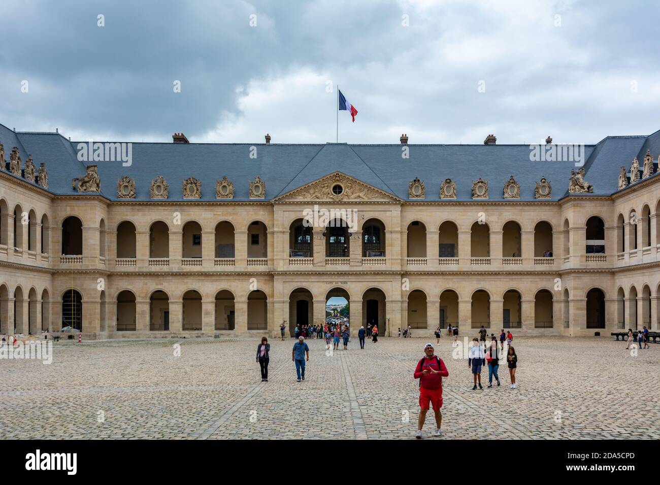 Paris, France - 29 août 2019 : Cour d'honneur au Palais les Invalides ou Résidence nationale de la cour des Invalides. Complexe de musées et de monu Banque D'Images