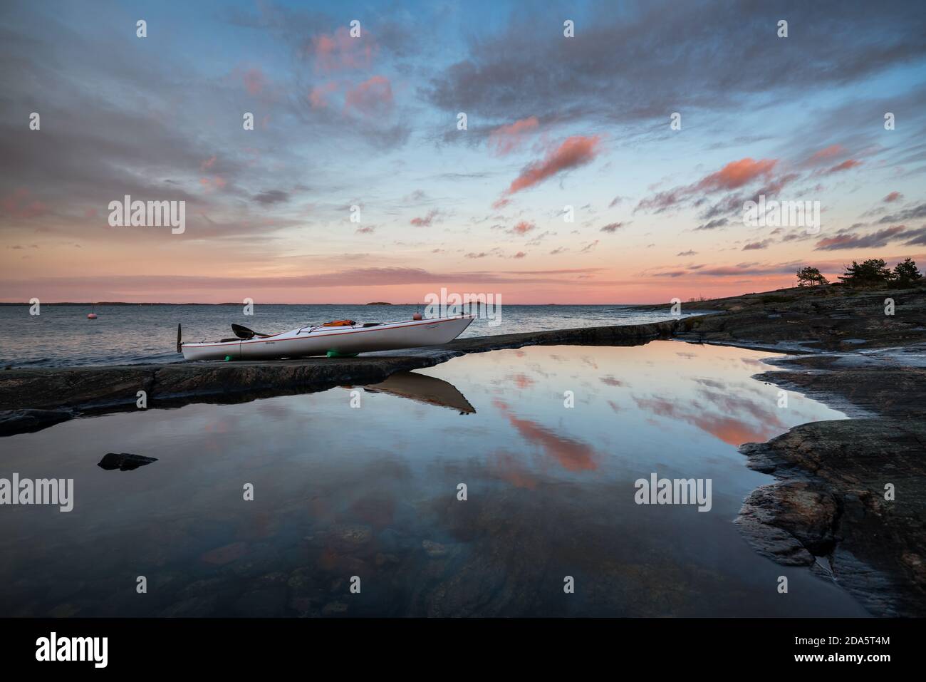 Coucher du soleil à Bylandet island, Kirkkonummi, Finlande Banque D'Images