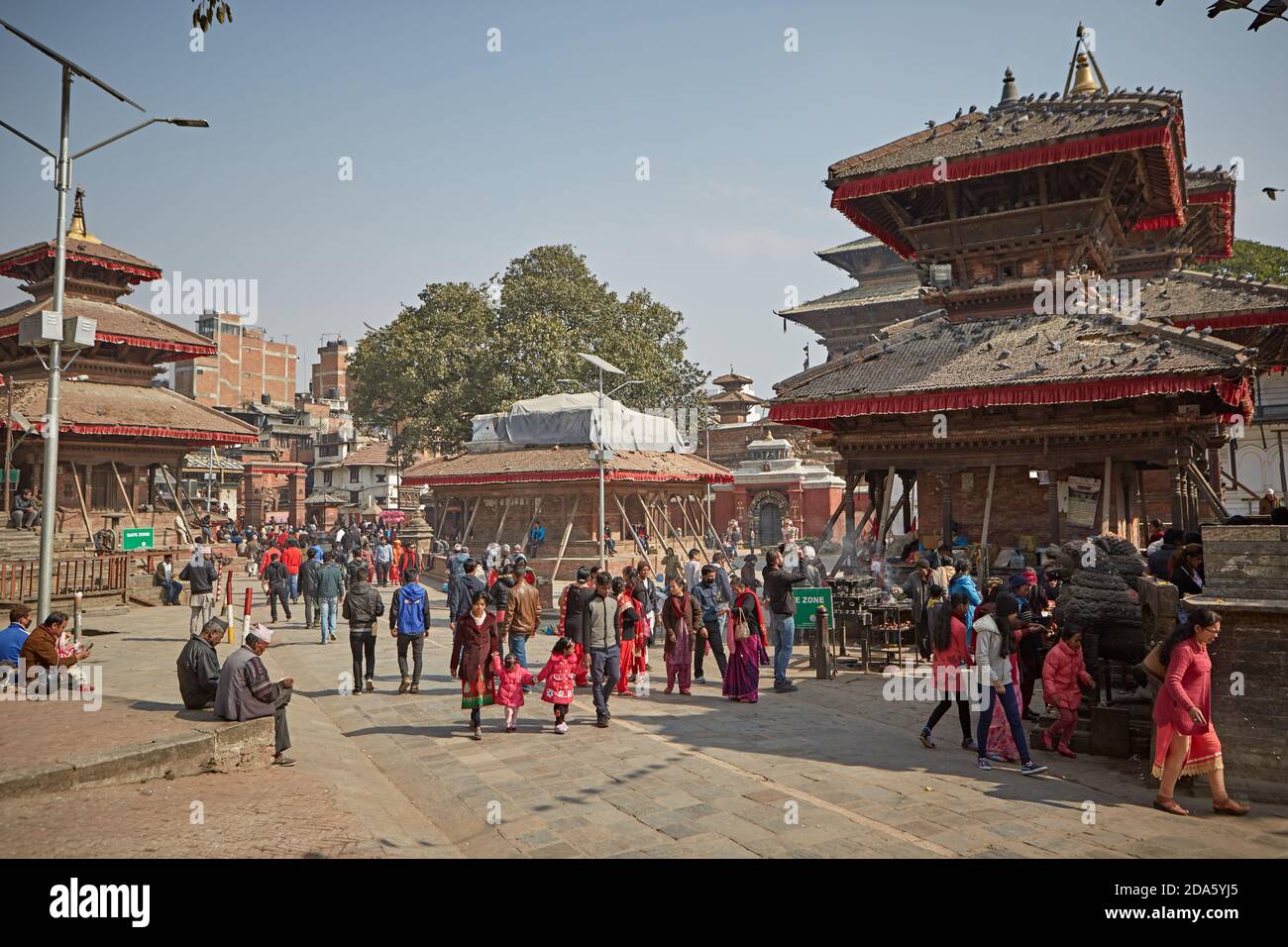 Katmandou, Népal, janvier 2016. Temples en reconstruction sur la place Durbar après le tremblement de terre d'avril 2015. Banque D'Images