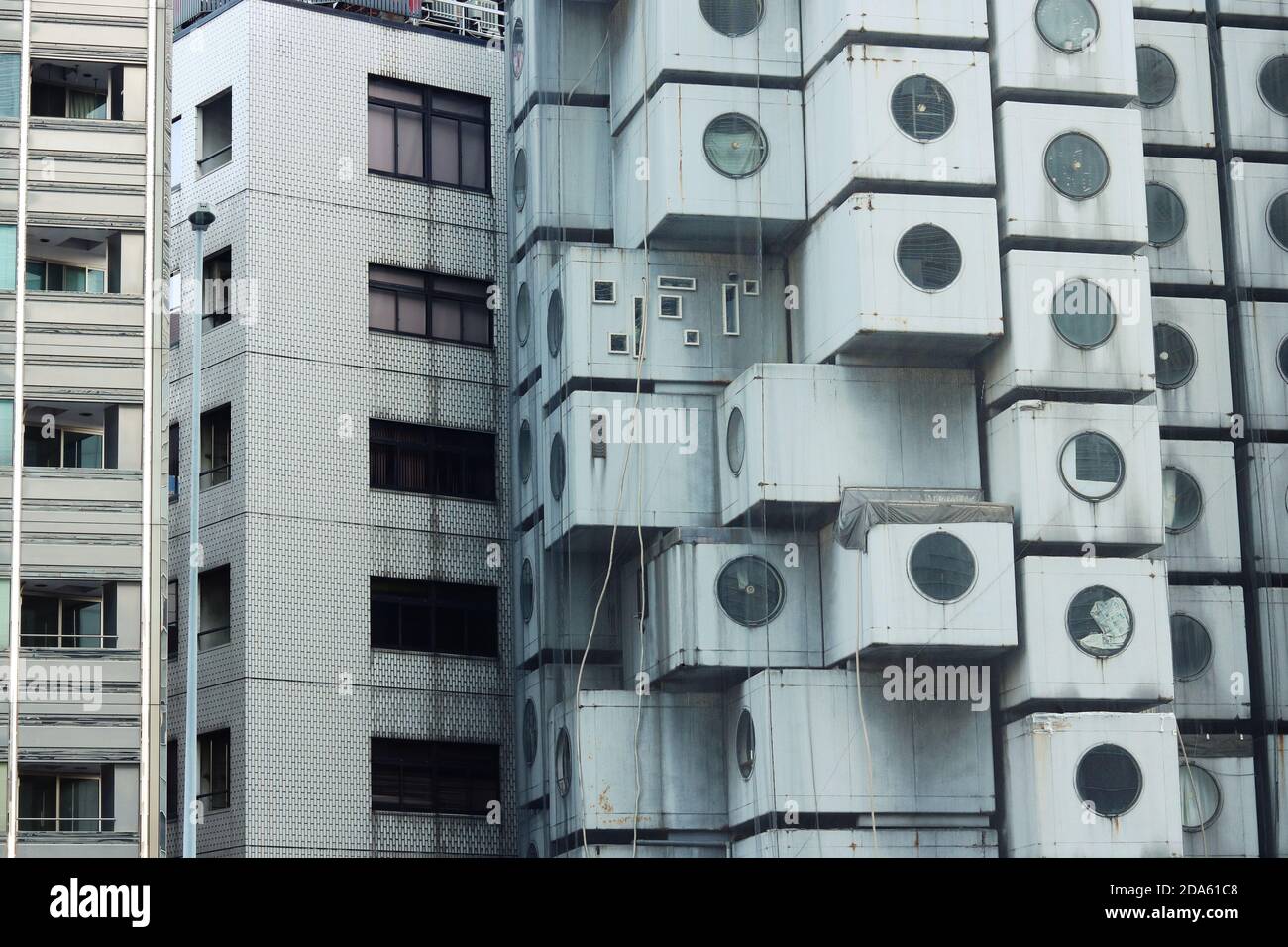 L'emblématique tour Nakagin Capsule conçue par Kisho Kurokawa à Tokyo. (Octobre 2020) Banque D'Images