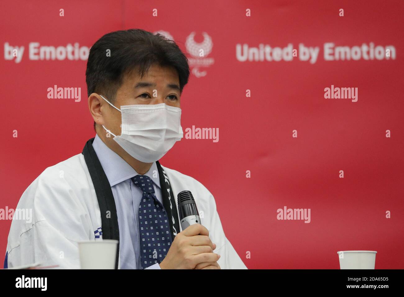 (201110) -- TOKYO, 10 novembre 2020 (Xinhua) -- Nakamura Hidemasa, responsable de la prestation des Jeux de Tokyo 2020, parle lors de la séance d'ouverture d'un événement à Tokyo, au Japon, le 10 novembre 2020. Le Comité d'organisation des Jeux Olympiques et Paralympiques de Tokyo (Tokyo 2020) a organisé mardi un événement, où le président DE LA FIG, Watanabe Morinari, a partagé sa connaissance de la gymnastique internationale et ses attentes pour les Jeux de Tokyo 2020. L'événement s'est tenu deux jours après le concours d'amitié et de solidarité 2020, un événement international de gymnastique qui s'est tenu au stade national Yoyogi à Tokyo, au Japon. (Xinhua/du Banque D'Images