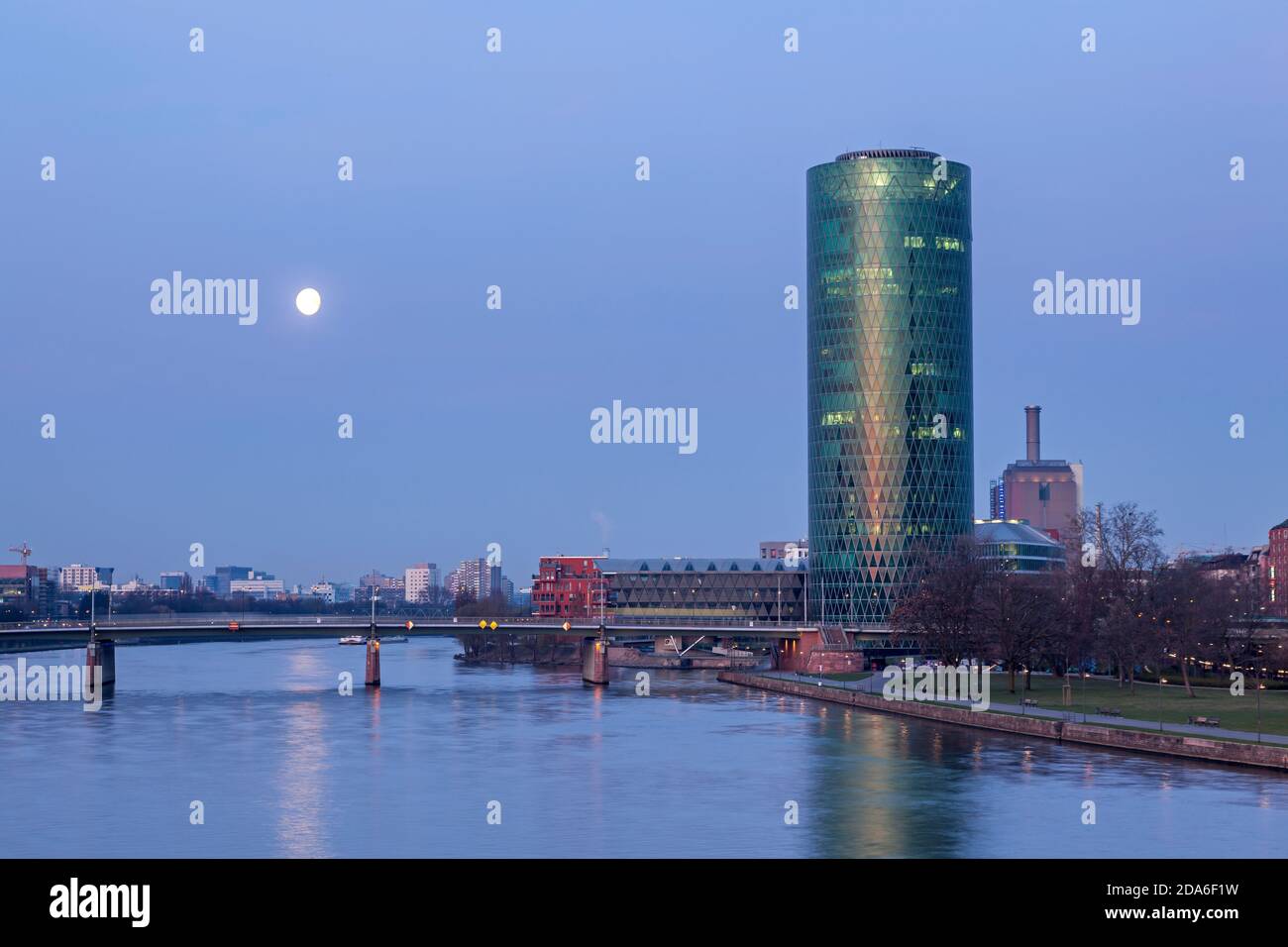 Géographie / Voyage, Allemagne, Hesse, Francfort-sur-le-main, West Harbour Tower on the Mainufer, Frankfur, Additional-Rights-Clearance-Info-not-available Banque D'Images