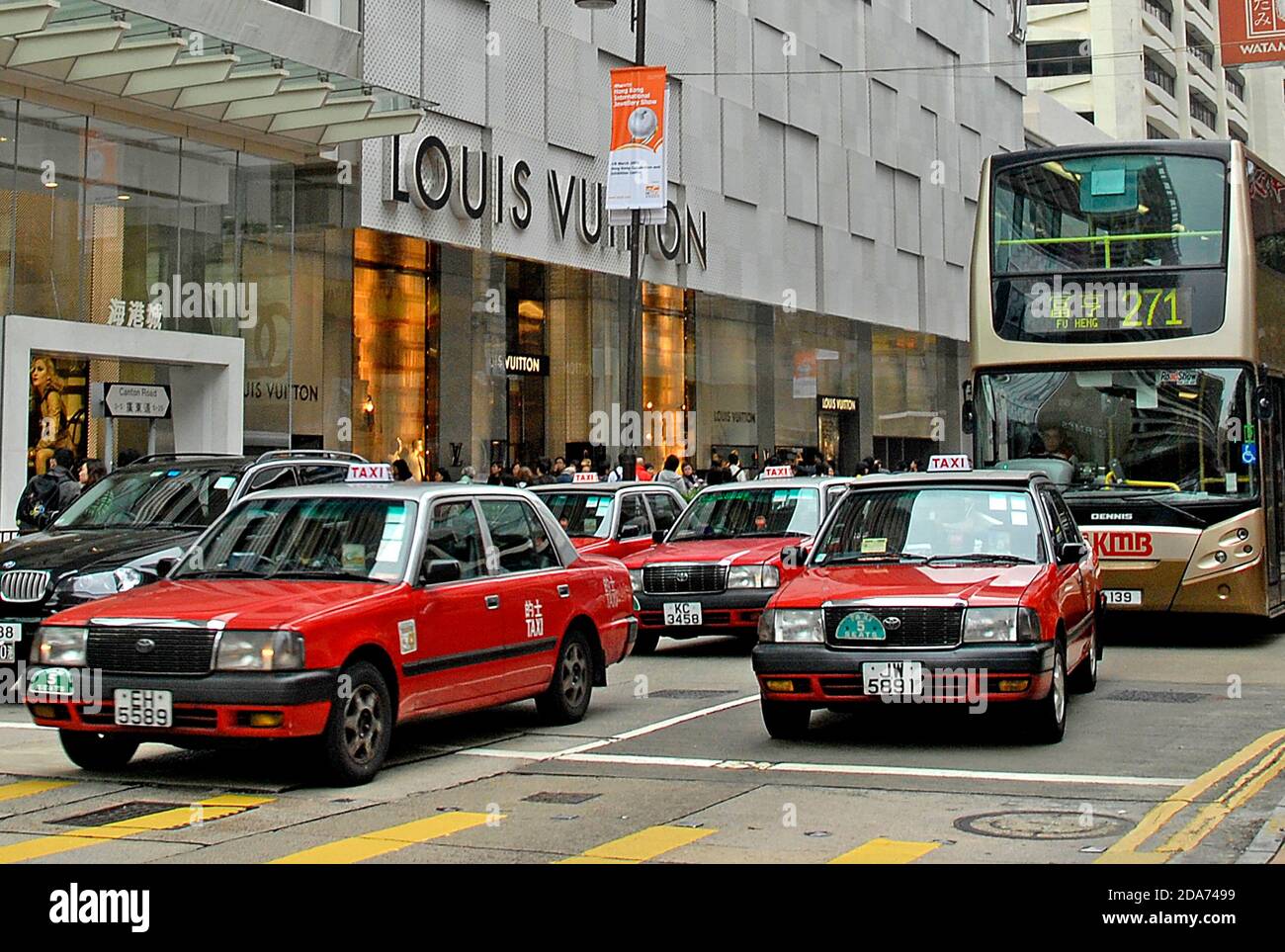 Circulation routière, route de Canton, Tsin Sha Tsui, Kowloon, Hong Kong, Chine Banque D'Images