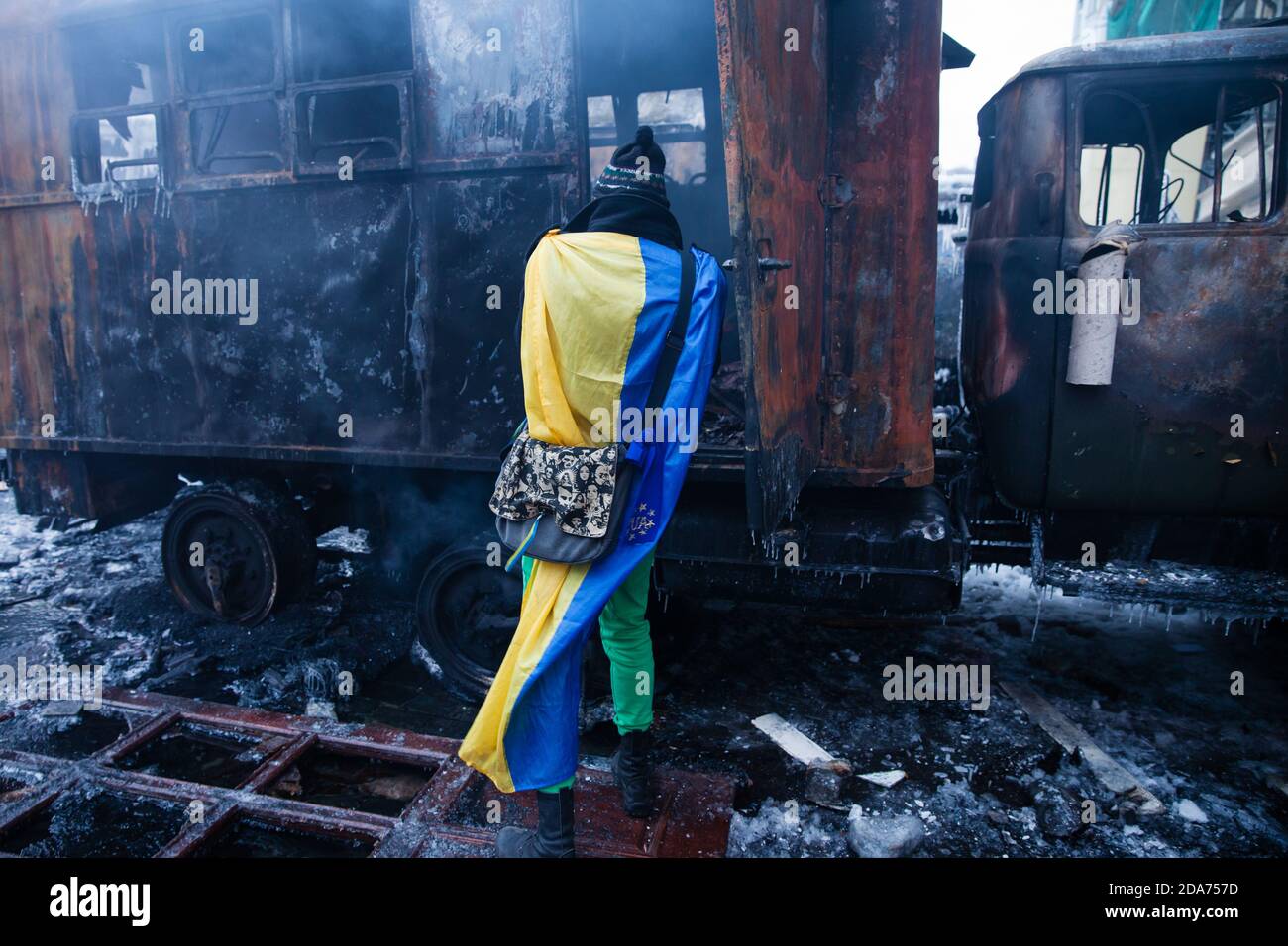 KIEV, UKRAINE - 20 janvier 2014 : le matin après la violente confrontation et les manifestations antigouvernementales dans la rue Hrushevskoho Banque D'Images