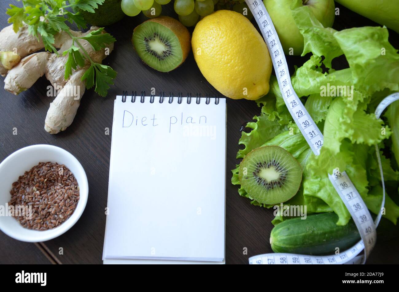 Plan de régime, menu ou programme, mètre à ruban, nourriture de régime