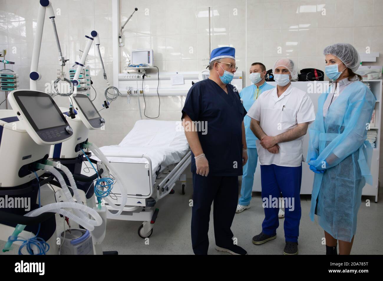 KIEV, UKRAINE - 20 mars 2020 : la Fondation Porochenko a fait don de dispositifs de ventilation pulmonaire artificielle à l'hôpital d'ambulance clinique de la ville de Kiev Banque D'Images