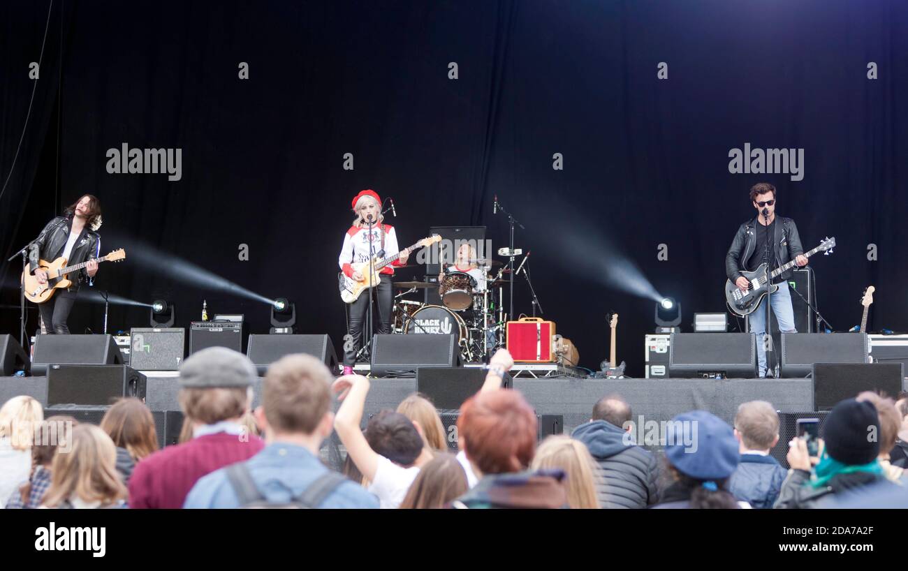 Black Honey se exécutant sur la scène principale, au festival de musique OnBlackheath 2017 Banque D'Images