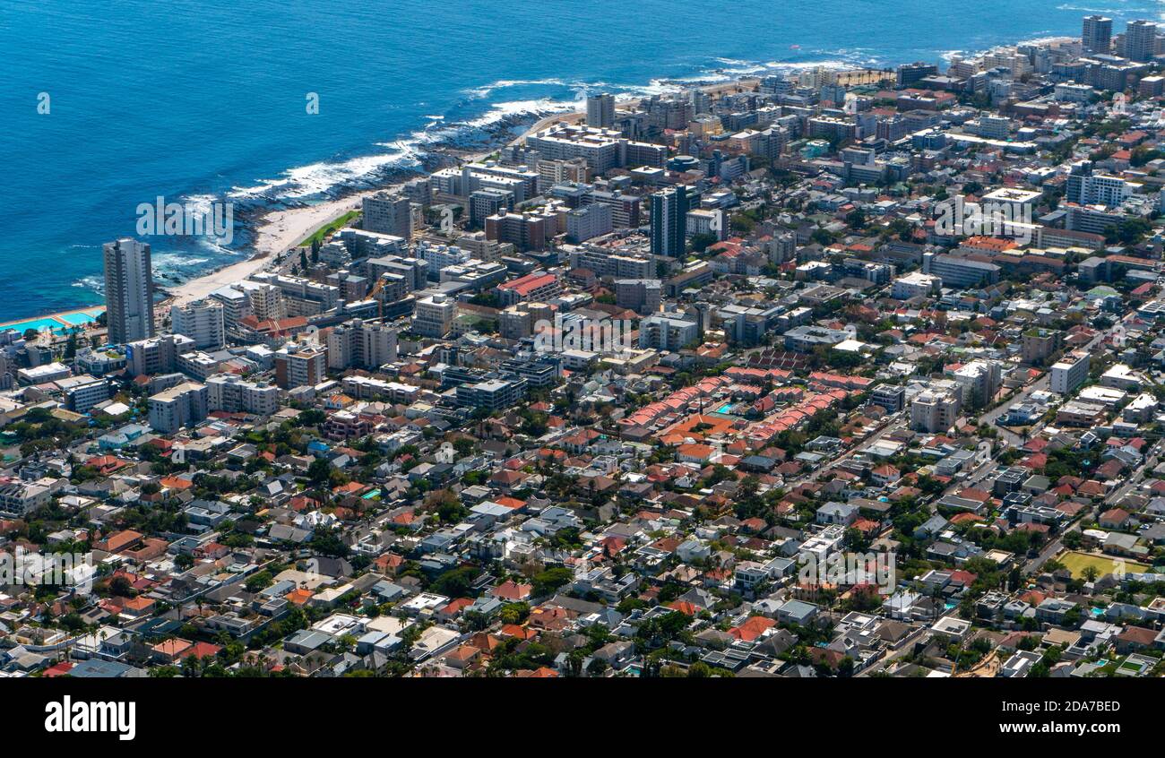 Vue de haut sur la ville du Cap depuis la montagne de Lions Head Banque D'Images