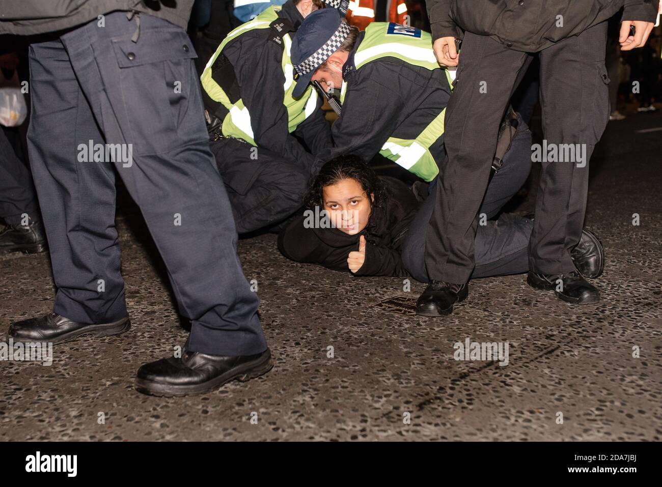 Londres, Royaume-Uni - le 5 novembre 2020 : des manifestants anti-lock se réunissent à Londres lors de la Marche du million Mask. Banque D'Images