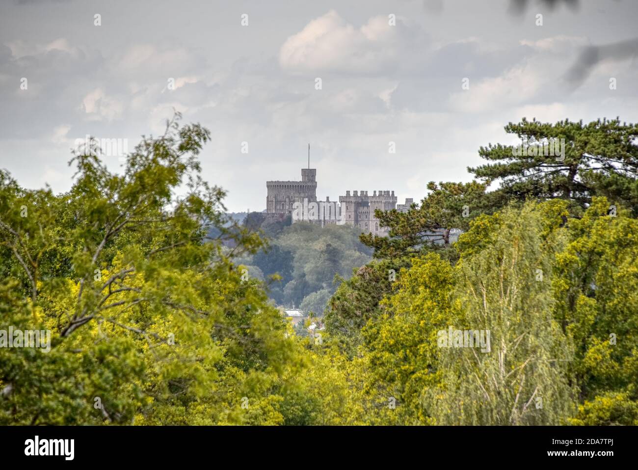 Le château de Windsor se démarque clairement du ciel photo prise un jour d'automne clair Banque D'Images