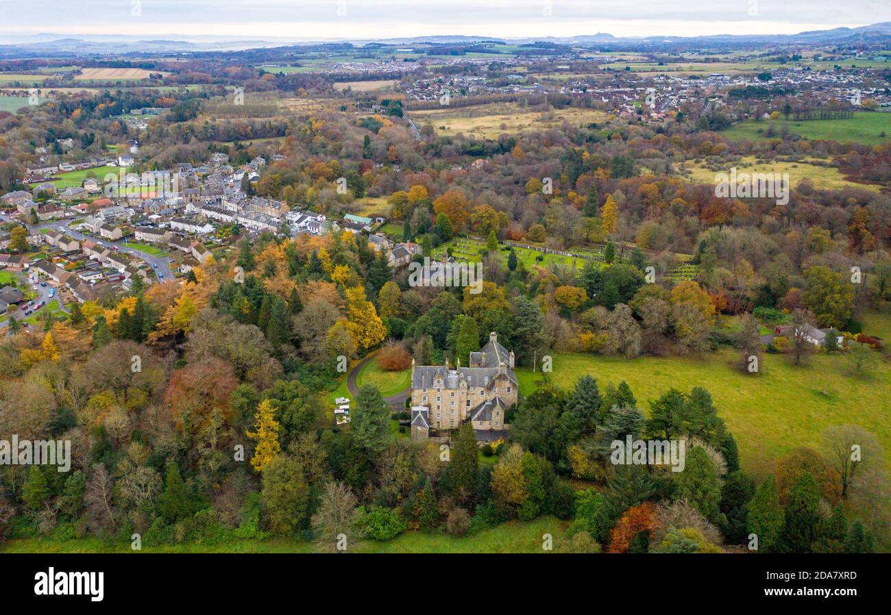 Vue aérienne de Calder House, Mid Calder, West Lothian. Banque D'Images