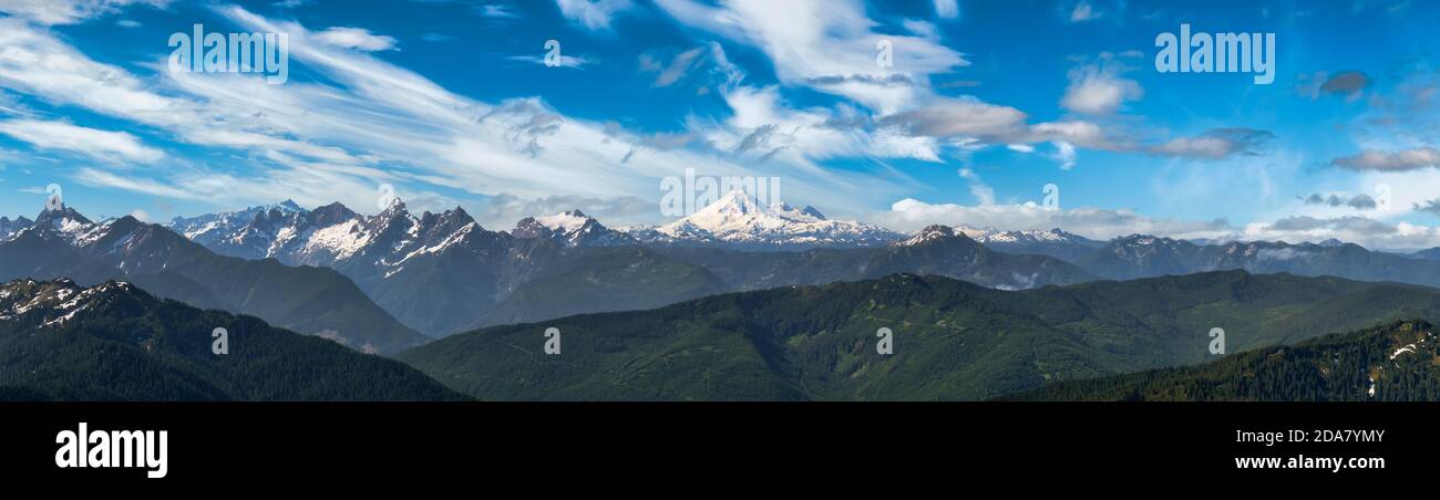 Paysage de montagne canadien avec Mt Baker en arrière-plan Banque D'Images