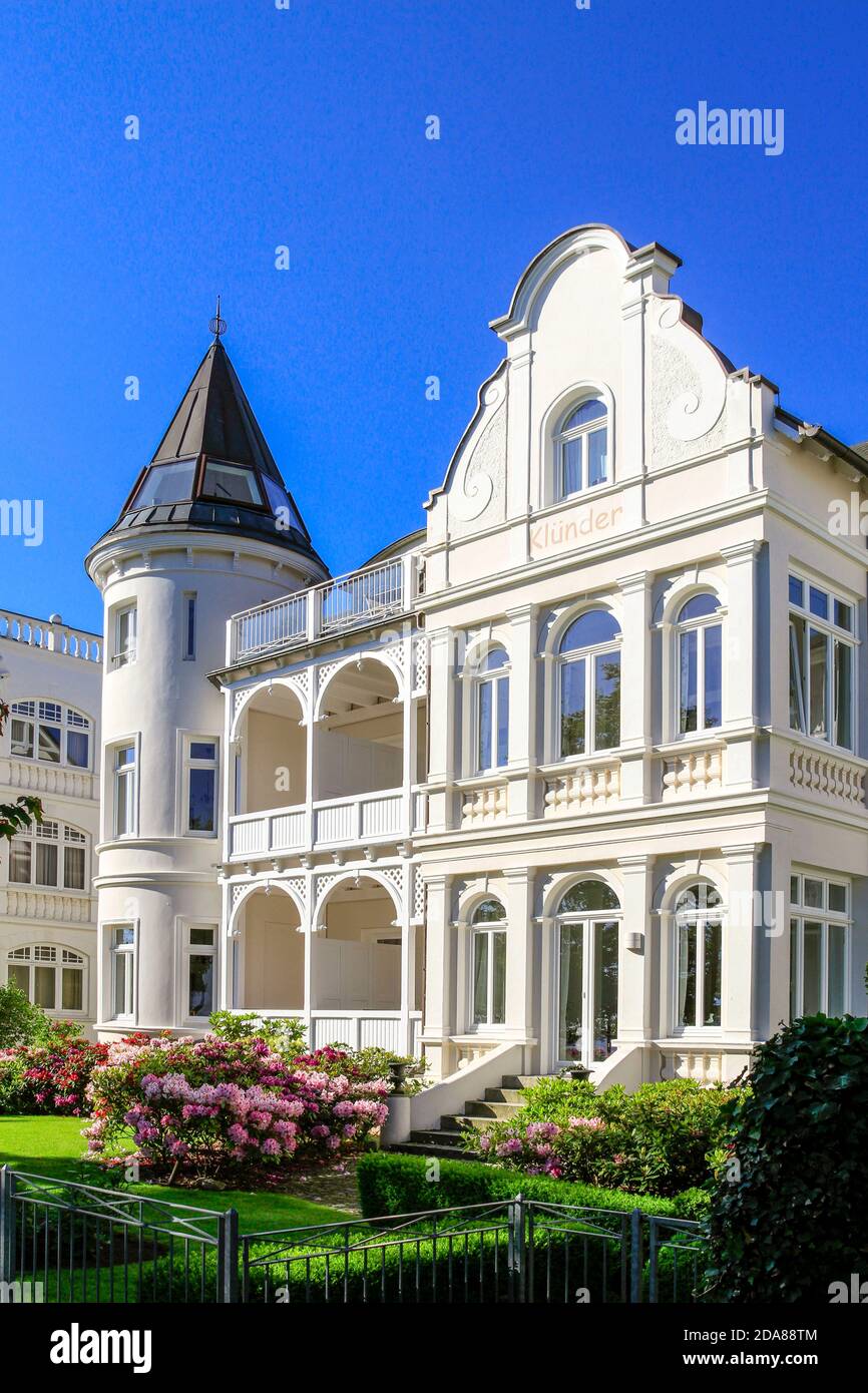 Villas dans le style architectural station à la promenade de la plage de la mer Baltique, Ruegen Island resort Binz, Mecklembourg-Poméranie-Occidentale, Germa Banque D'Images