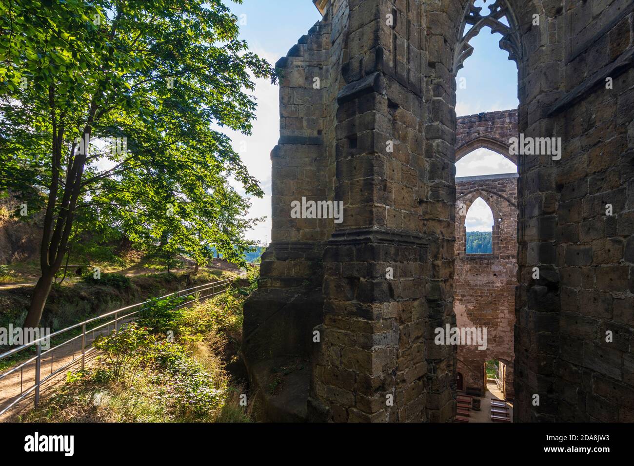 Oybin : oybin hill, ruine de l'église du monastère, Zittauer Gebirge, montagnes Zittau, Sachsen, Saxe, Allemagne Banque D'Images Oybin : oybin hill, ruine de l'église du monastère, Zittauer Gebirge, montagnes Zittau, Sachsen, Saxe, Allemagne Banque D'Images