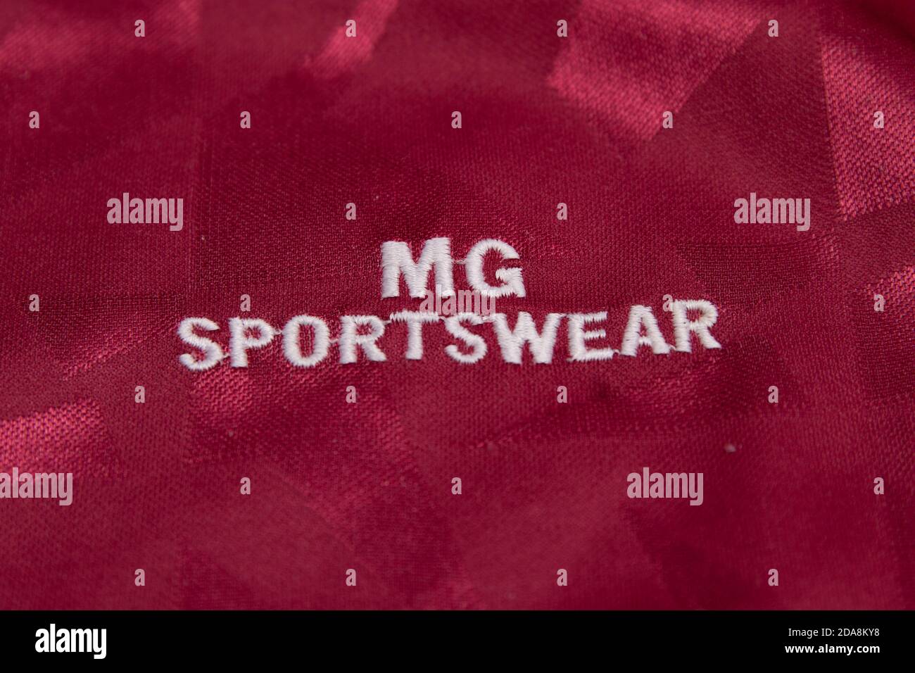 Logo MG Sportswear sur un maillot de football Weymouth FC Banque D'Images