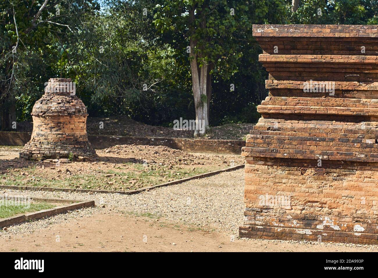 Muaro Jambi temple est un complexe de temples bouddhistes, dans Muaro Jambi Regency, province de Jambi, Sumatra, Indonésie. Il est situé à 26 kilomètres à l'est de TH Banque D'Images