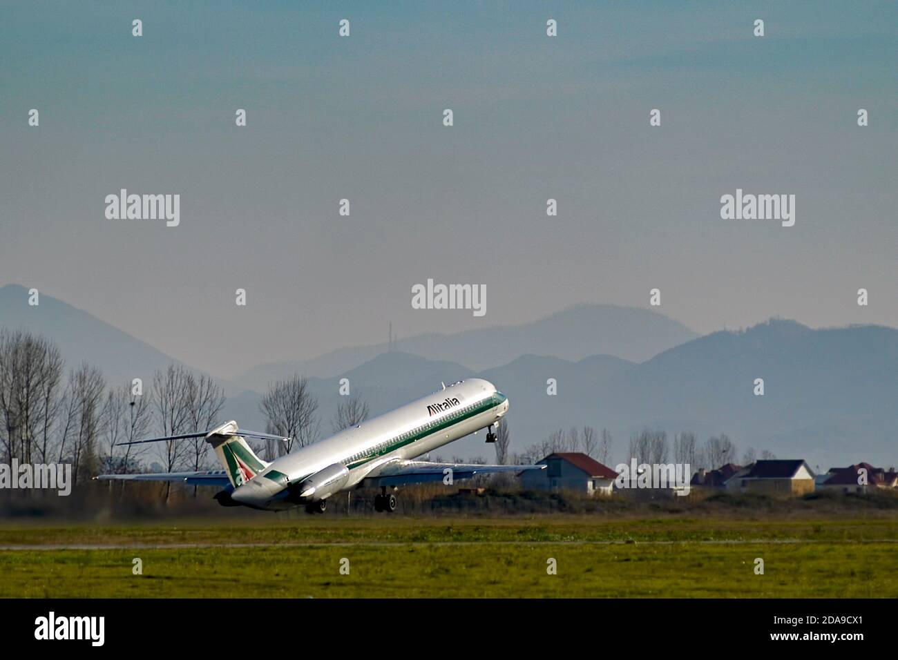 Vol Alitalia en provenance de l'aéroport mère Theresa, Tirana, Albanie Banque D'Images