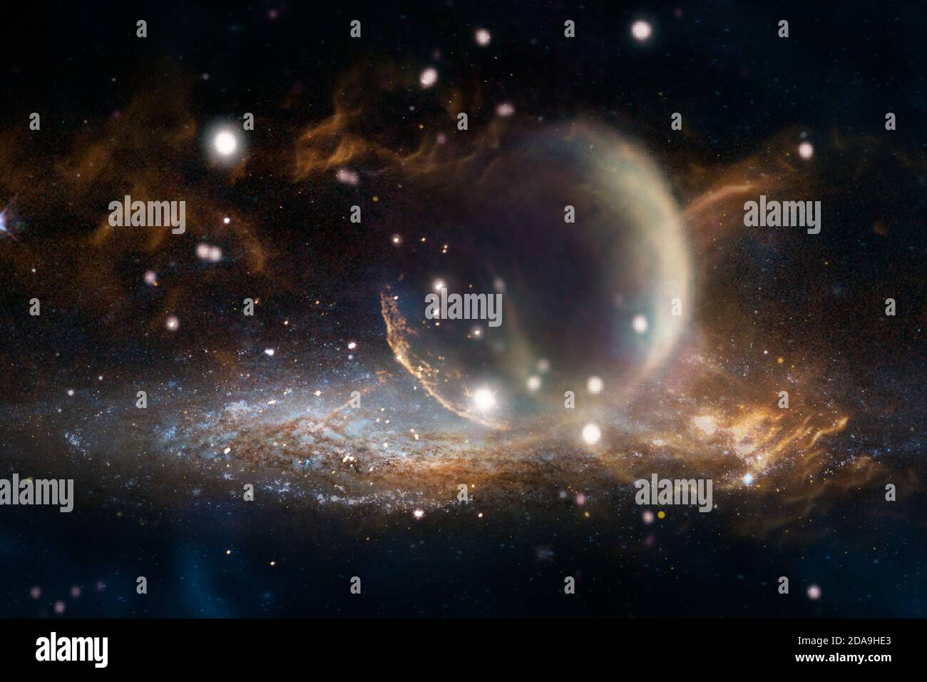 Planète dans des clubs de nuages de feu de plasma et de lumières dans l'espace. Éléments de cette image fournis par la NASA. Banque D'Images