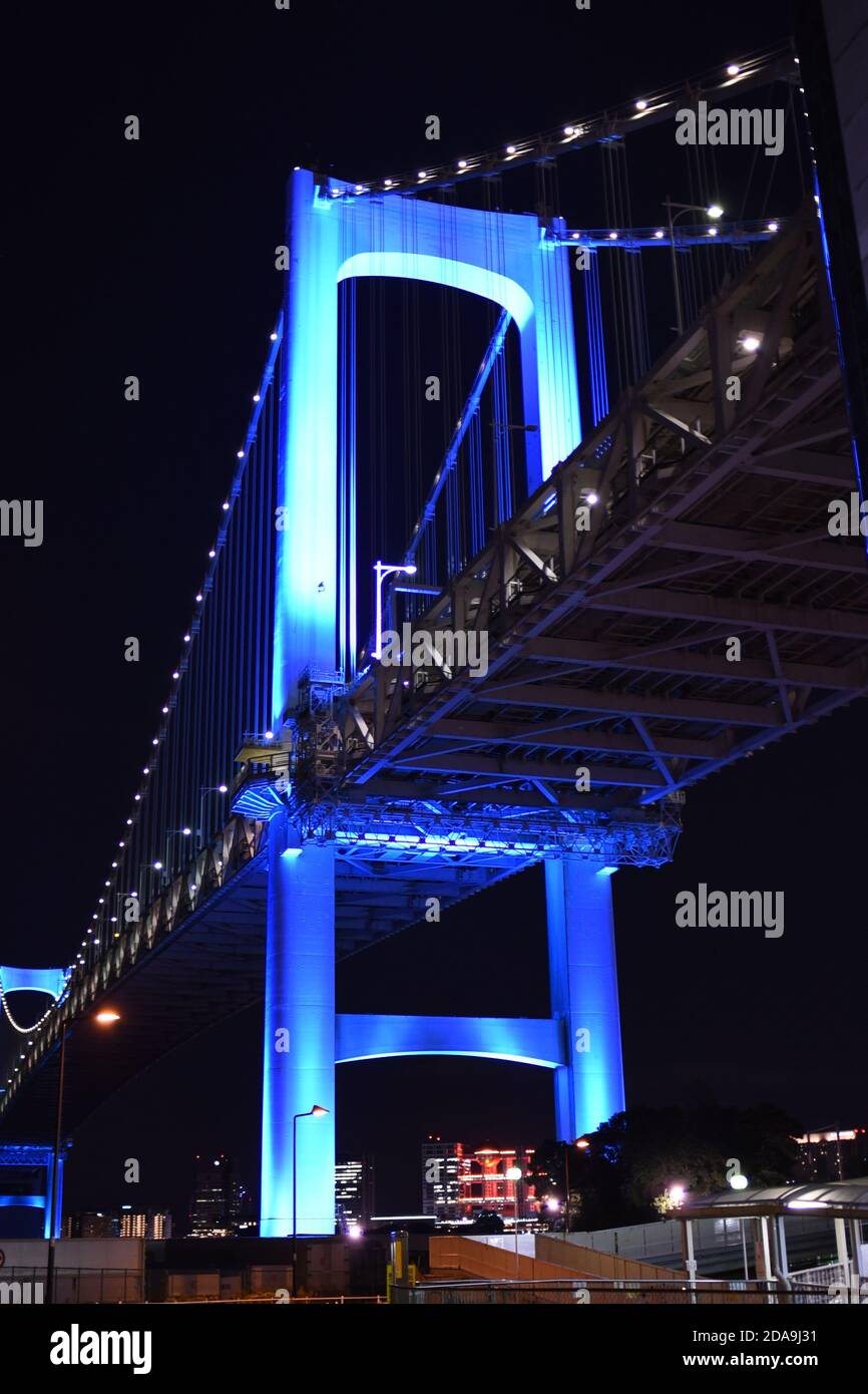 Élément de pont bleu arc-en-ciel de la baie de Tokyo Banque D'Images