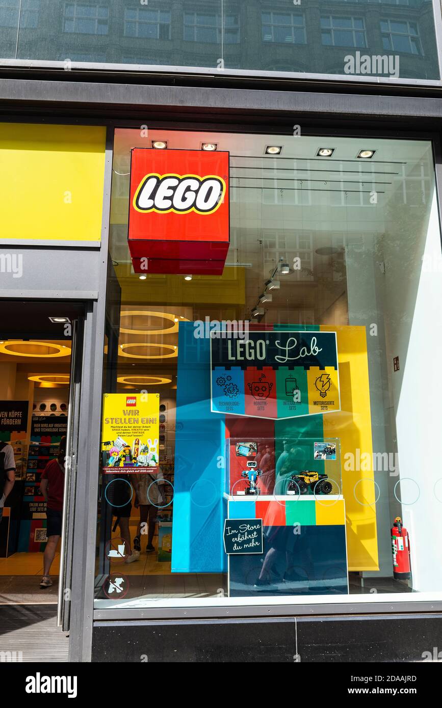 Hambourg, Allemagne - 23 août 2019 : magasin de jouets LEGO situé le long de la rue commerçante Spitalerstraße à Hambourg, Allemagne Banque D'Images