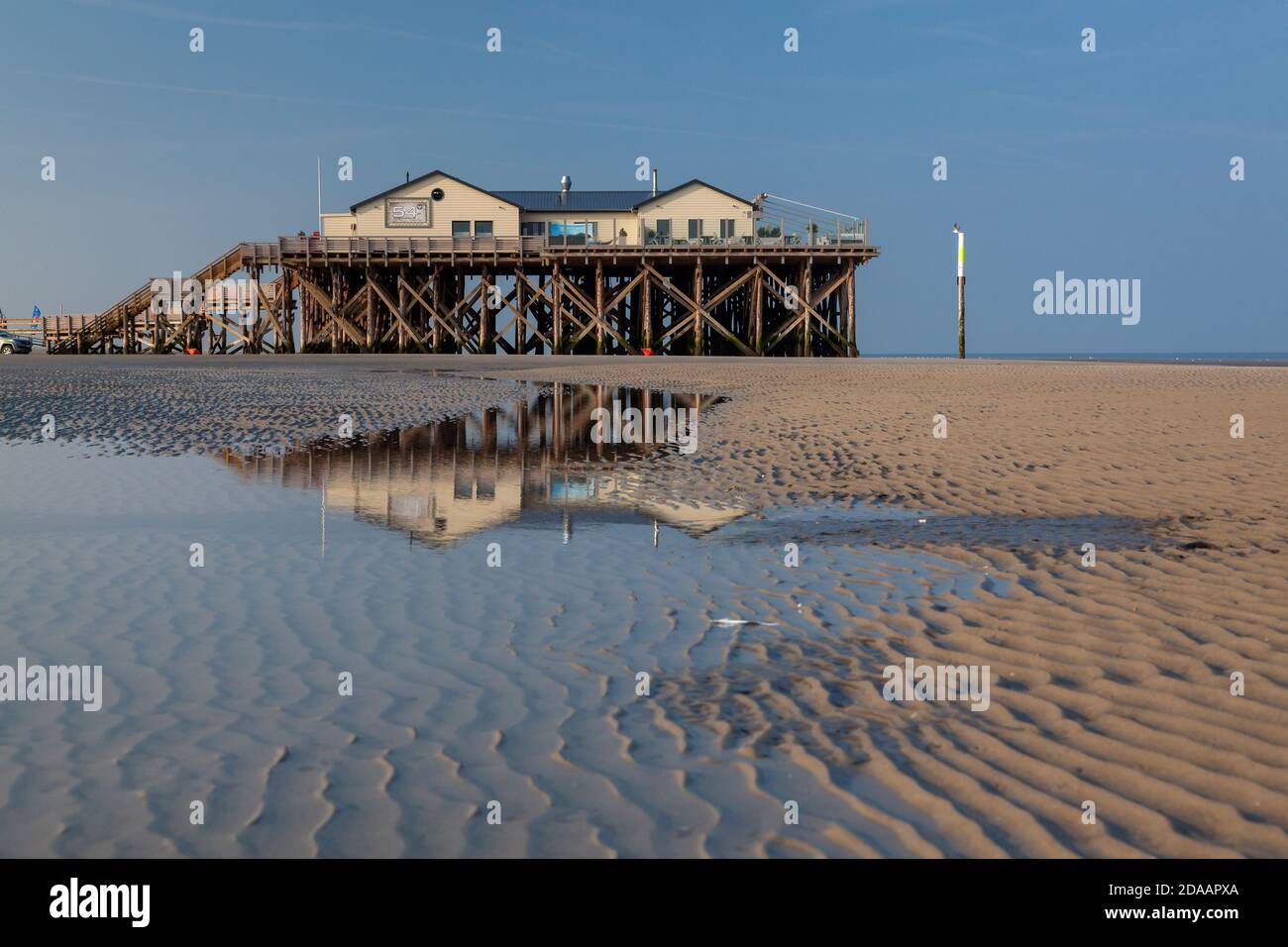Géographie / Voyage, Allemagne, Schleswig-Holstein, Sankt Peter-Ording, maisons à pilotis à la plage de Saint PE, droits-supplémentaires-dégagement-Info-non-disponible Banque D'Images