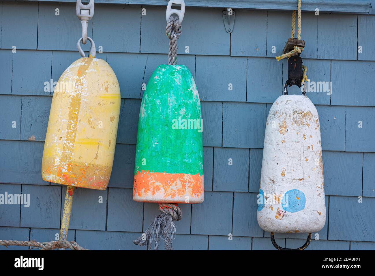 Vieux bouys de pêche avec peinture écaillée Banque D'Images