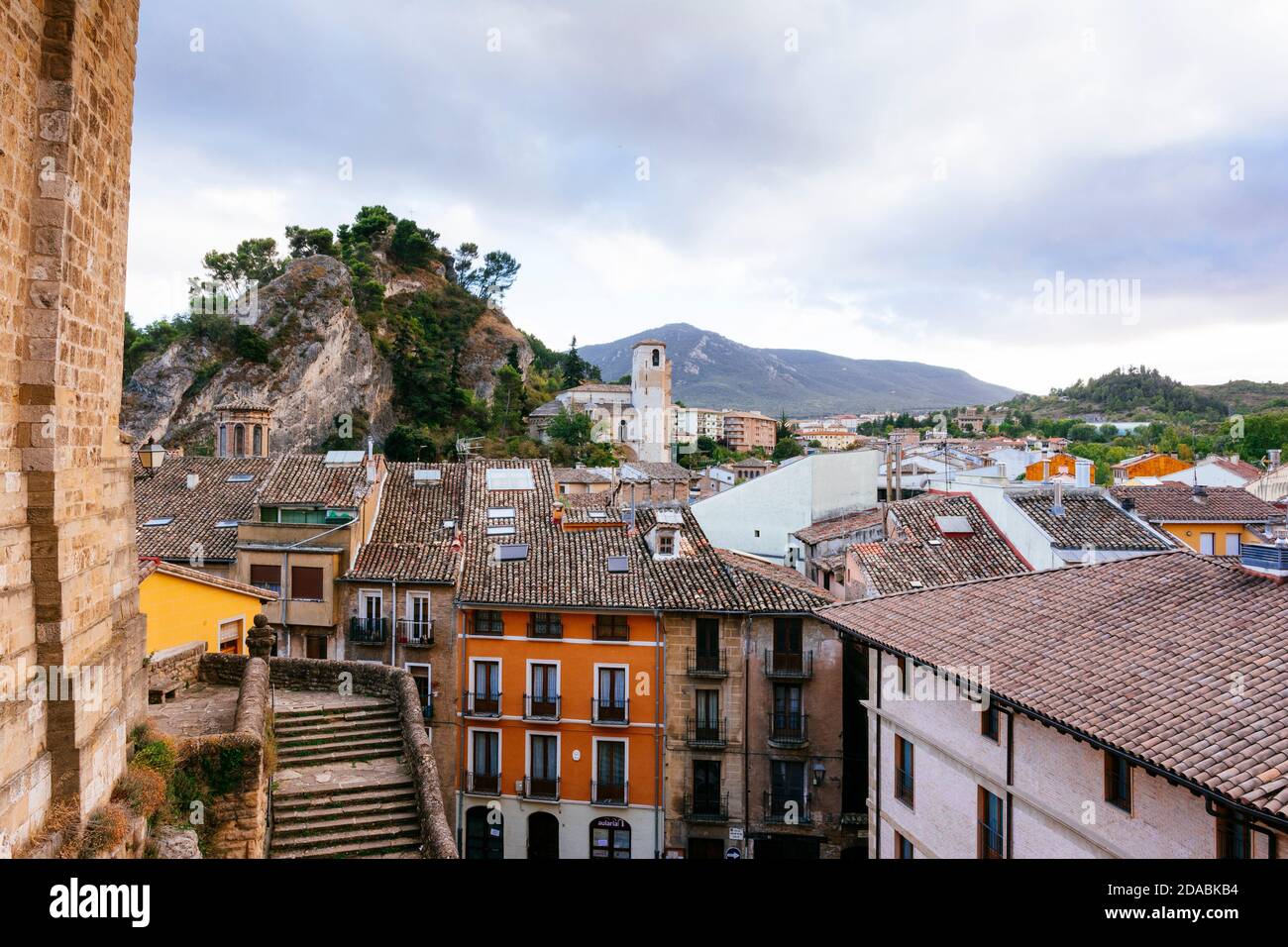 Vue Estella de l'église est San Miguel Arcángel. French Way, Way of St. James. Estella - Lizarra, Navarre, Espagne, Europe Banque D'Images