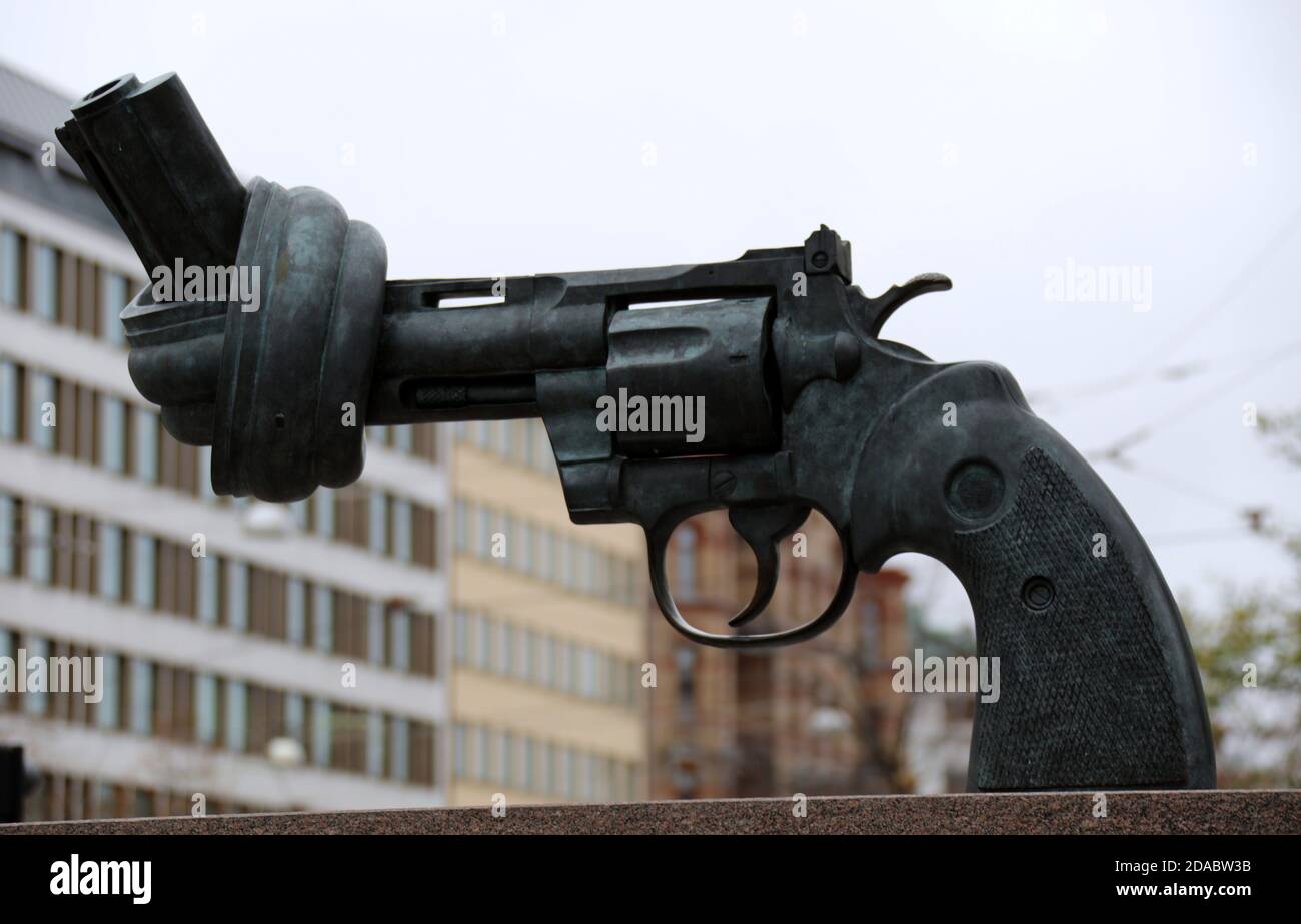 Sculpture symbolique de non-violence à Göteborg en Suède Banque D'Images