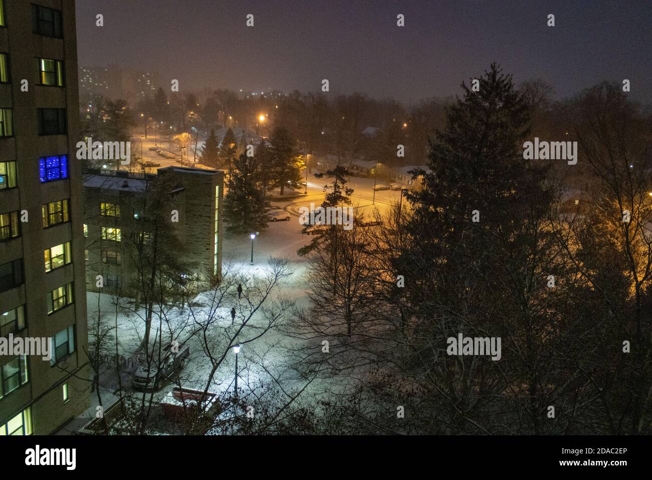 Neige fraîche à l'extérieur de Willkie Quadrangle à l'Université de l'Indiana Banque D'Images